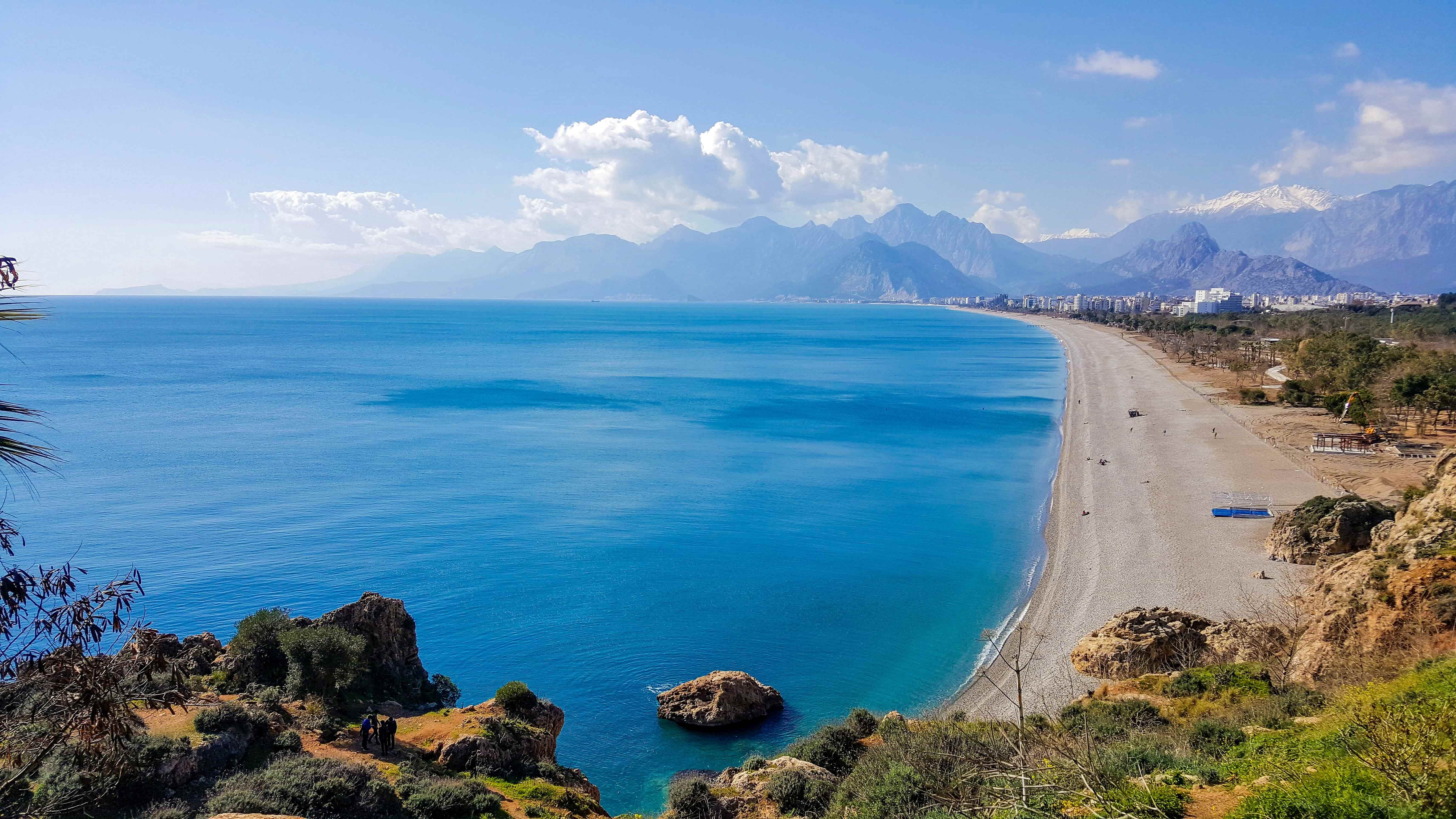 Antalya İkamet İzni Avukatı (2026) – Başvuru, Uzatma, Ret ve Dava Rehberi